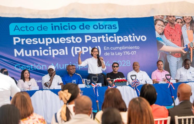 Alcaldesa Betty Gerónimo da primer palazo para construcción de obras del Presupuesto Participativo por más de RD$53 MM