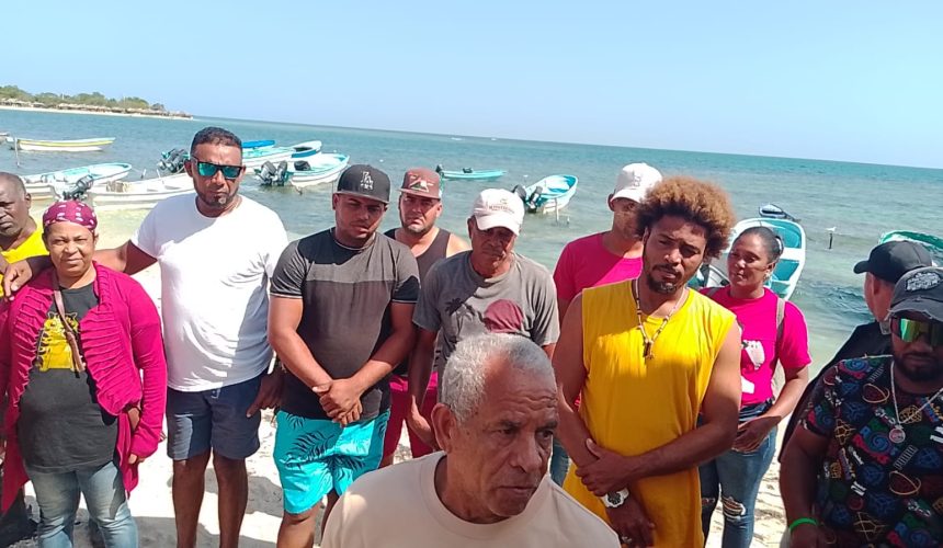 Vendedores de Playa Buen Hombre en Montecristi denuncian ciudadana rusa pretende desalojarlos