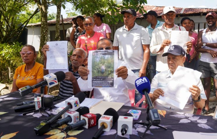 Familias de Villa Altagracia denuncian intento de despojo de tierras adjudicadas en la reforma agraria