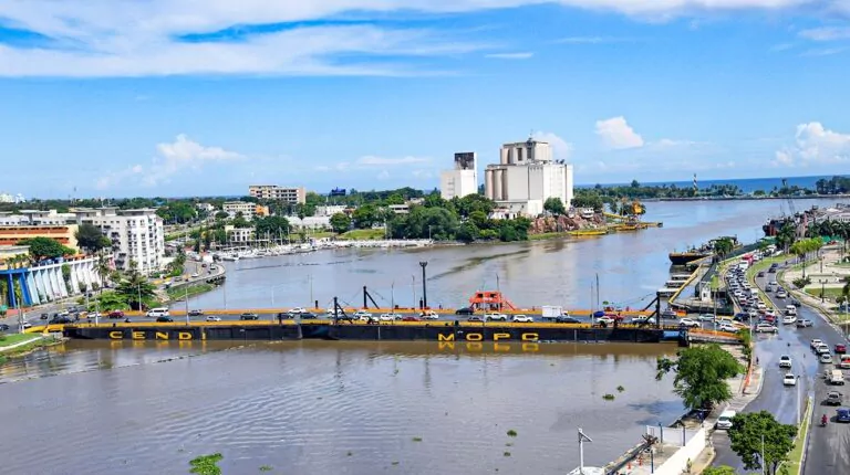 Cierran el Puente Flotante este sábado por paso de embarcación