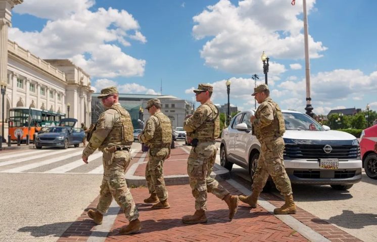 Trump amenaza con declarar una emergencia nacional en Washington para controlar el crimen