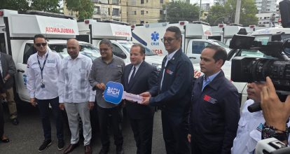 Gobierno entrega 46 nuevas ambulancias a la DAEH para fortalecer atención prehospitalaria 