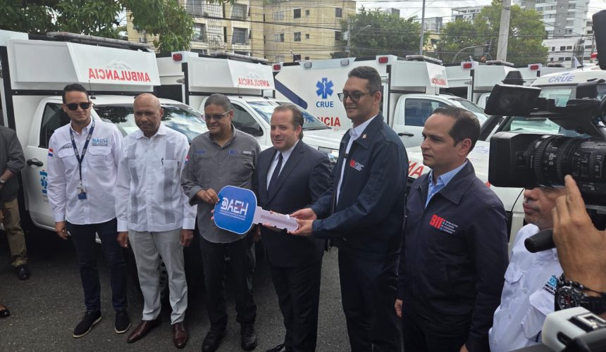 Gobierno entrega 46 nuevas ambulancias a la DAEH para fortalecer atención prehospitalaria 