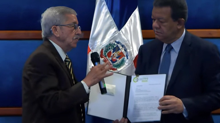 Consejo Económico y Social entrega a Leonel Fernández informe sobre la situación de Haití