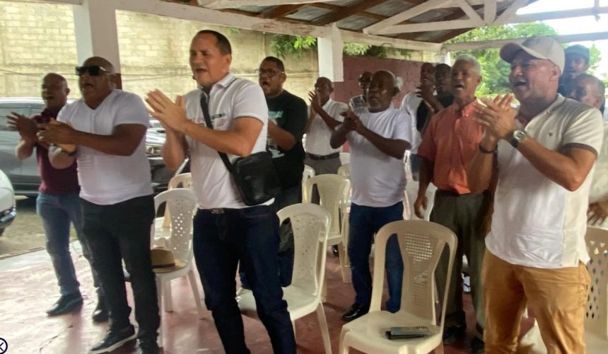 Choferes de Los Alcarrizos denuncian alcalde Junior Santos pretende apoderarse de rutas alimentadoras