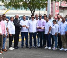 Collado entrega 38 camiones volteos a municipios y distrito municipales con vocación turística