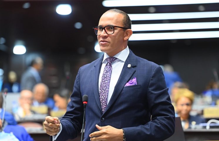 Diputado denuncia prolongada escasez de agua potable en Bohechío