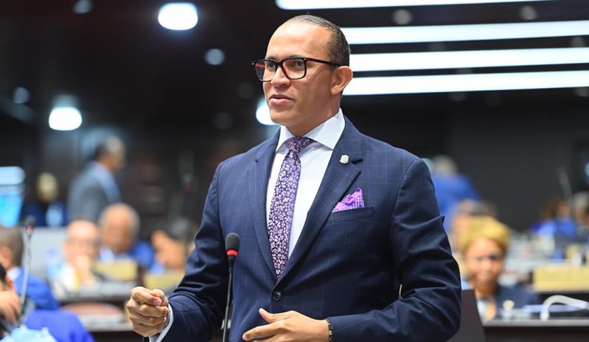 Diputado denuncia prolongada escasez de agua potable en Bohechío
