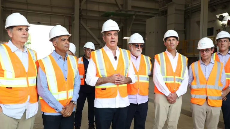 Abinader supervisa nueva planta Energas 4 que incorporará 130 MW al sistema eléctrico nacional