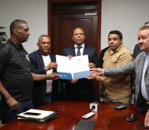 Intrant entrega licencias a CNTU y avanza en la formalización del transporte