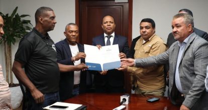 Intrant entrega licencias a CNTU y avanza en la formalización del transporte