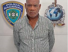 Interpol Santo Domingo captura en AILA hombre con 14 años prófugo por homicidio en Barahona
