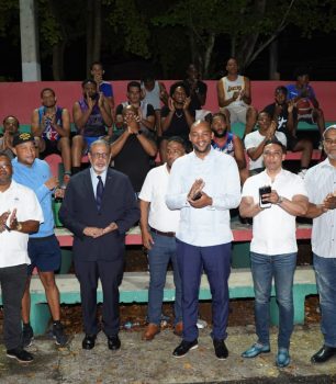 Modesto Guzmán fortalece vínculos con líderes comunitarios y deportivos en Santo Domingo Este