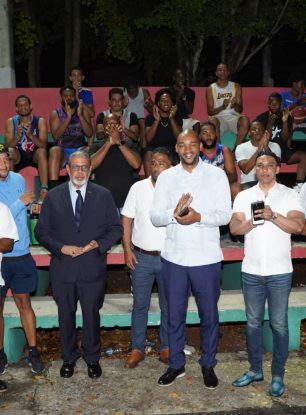 Modesto Guzmán fortalece vínculos con líderes comunitarios y deportivos en Santo Domingo Este