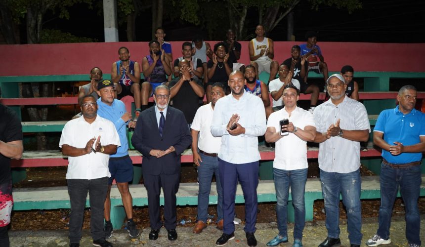 Modesto Guzmán fortalece vínculos con líderes comunitarios y deportivos en Santo Domingo Este
