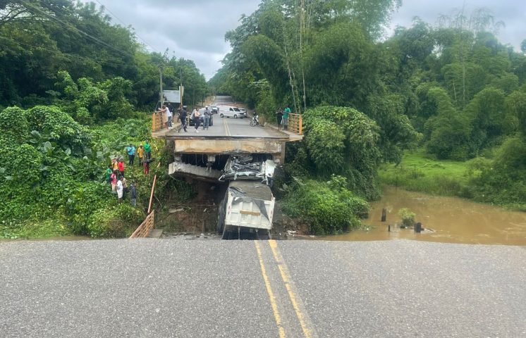 Se cae puente que comunica a Yamasá con Don Juan, en la provincia Monte Plata