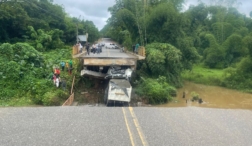 Se cae puente que comunica a Yamasá con Don Juan, en la provincia Monte Plata