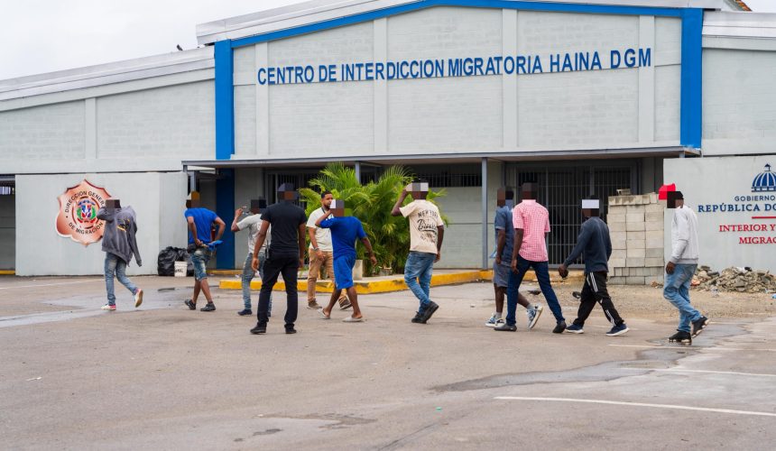 Detienen a 1,133 inmigrantes irregulares y deporta otros 1,077 tras jornadas interdicción