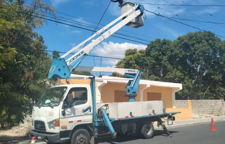 Edesur desmantela más de 6,590 conexiones ilegales y regulariza a miles de clientes en 10 provincias