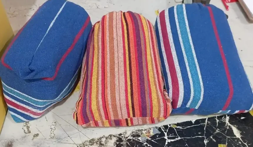 Confiscan nueve hamacas llenas de presunta cocaína en el AILA con destino a España