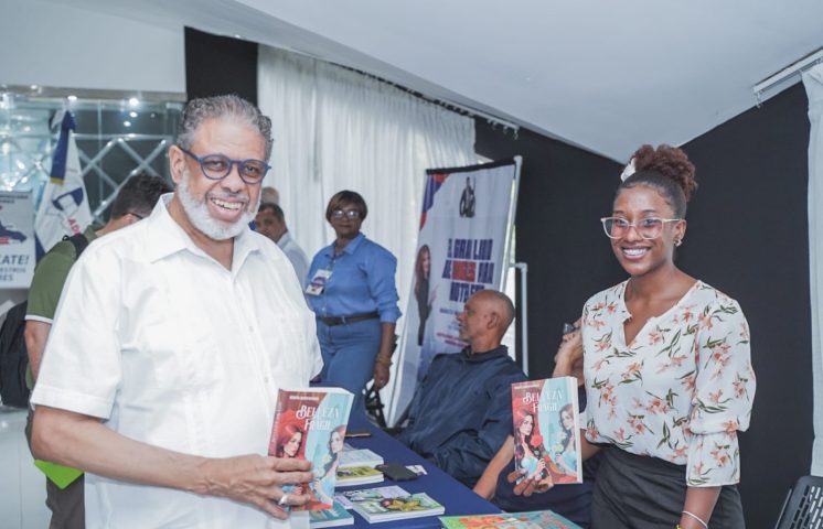 Desarrollo de la Comunidad impulsa escritoras dominicanas en la Feria del Libro