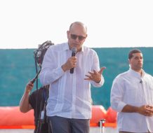 Alcalde Ulises Rodríguez detalla construcción del Hospedaje Yaque en Santiago