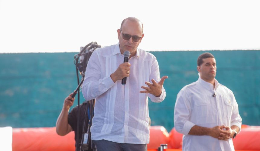 Alcalde Ulises Rodríguez detalla construcción del Hospedaje Yaque en Santiago