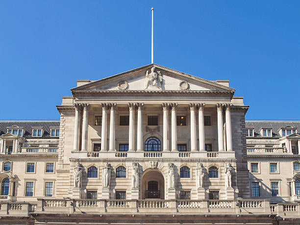 Gobernador de Banco de Inglaterra ve peligroso atacar la independencia de bancos centrales