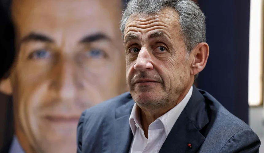 Condenan a expresidente Sarkozy a cinco años de prisión