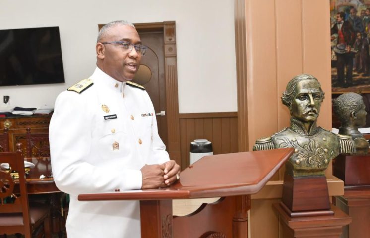 Abinader designa al vicealmirante Crisóstomo Martínez como comandante de la Armada
