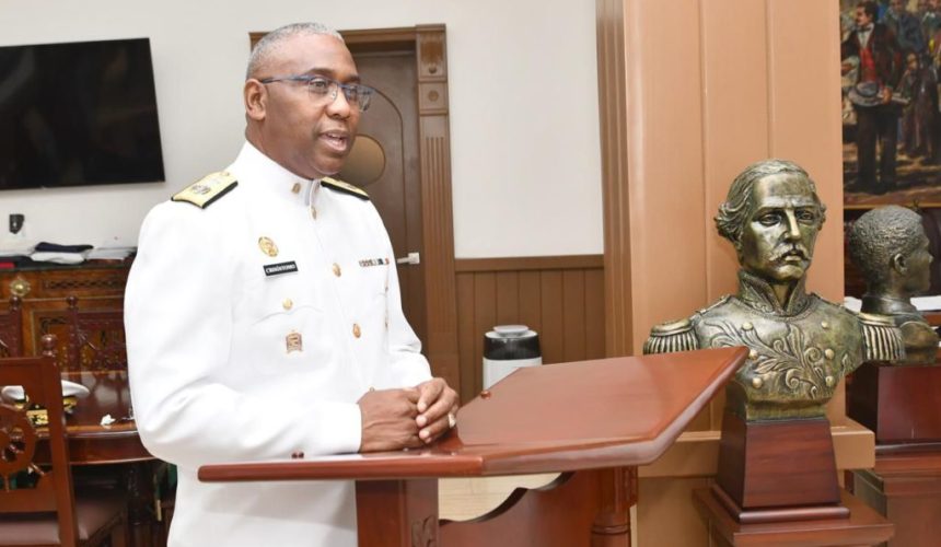 Abinader designa al vicealmirante Crisóstomo Martínez como comandante de la Armada