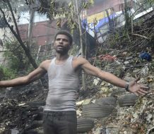 Incendio destruye a cuatro viviendas en Santiago