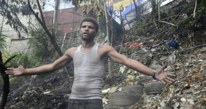 Incendio destruye a cuatro viviendas en Santiago