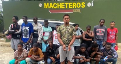 Arrestan dominicano transportando 16 haitianos indocumentado en Valverde