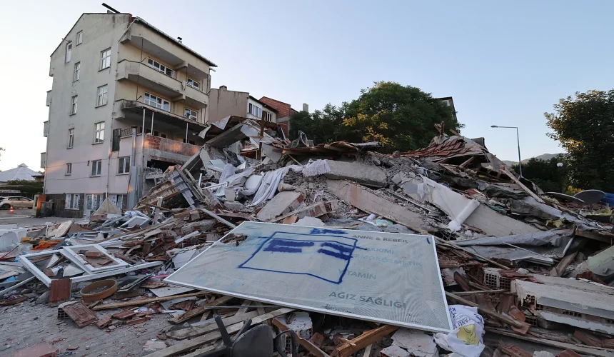 Terremoto de 6,1 sacude el oeste de Turquía y provoca daños materiales
