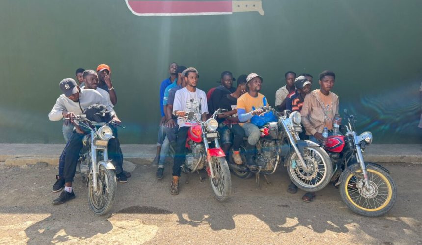 Arrestan 25 haitianos indocumentados; se transportaban en motores en Dajabón y Valverde