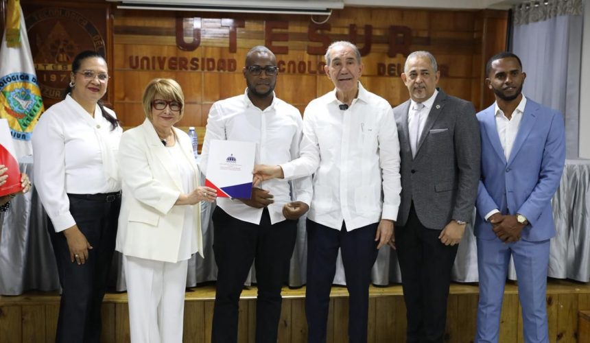 MESCyT otorga 117 becas nacionales a estudiantes de Universidad Tecnológica del Sur (UTESUR), en Azua