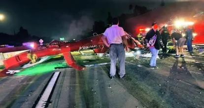 Helicóptero médico cae en autopista de California; hay tres heridos graves