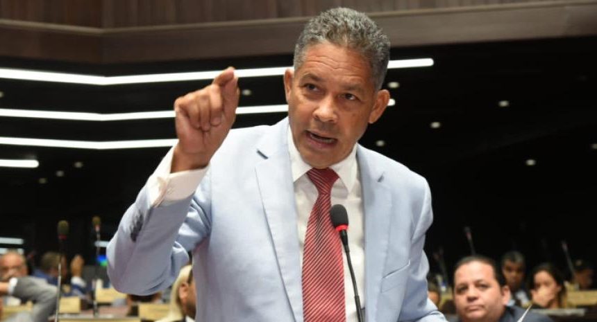 Diputado Eugenio Cedeño: “Los diputados somos unos mierda, la policia no nos respeta”