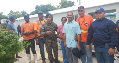 Rescatan con vida a pescador que llevaba desaparecido tres días en Pedernales