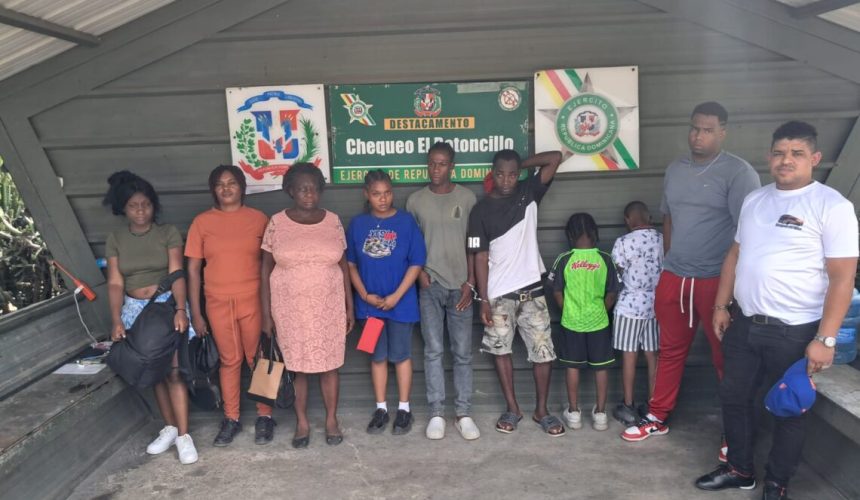 Interceptan autobús transportando ocho haitianos indocumentados en Dajabón