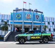 Policía Nacional persigue a hombre acusado de lanzar desde un tercer nivel a una menor de 15 años en SDO