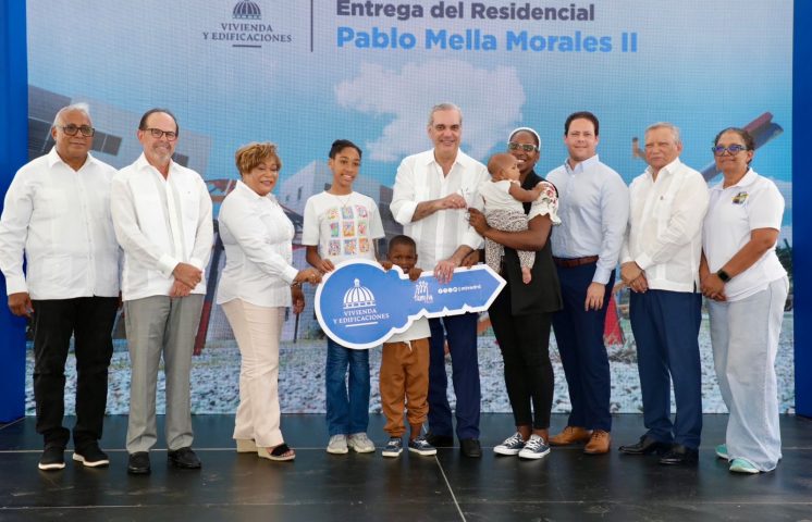 Abinader entrega 95 nuevas viviendas en Pedro Brand
