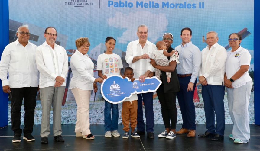 Abinader entrega 95 nuevas viviendas en Pedro Brand
