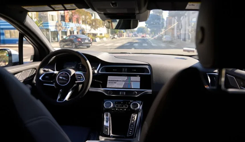 EE.UU. investiga por qué un vehículo autónomo de Waymo no respetó una señal de parada