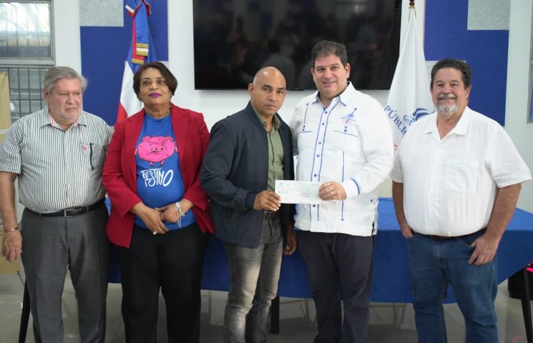 Ganadería entrega más de RD$130 millones a porcicultores afectados por la PPA