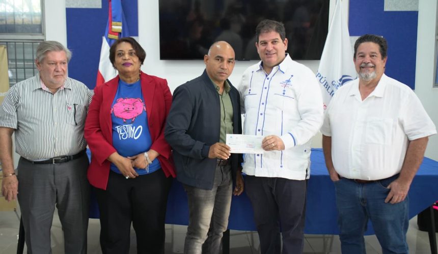 Ganadería entrega más de RD$130 millones a porcicultores afectados por la PPA