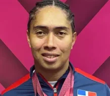 Dominicana Yudelina Mejía conquista oro en un Mundial de Halterofilia