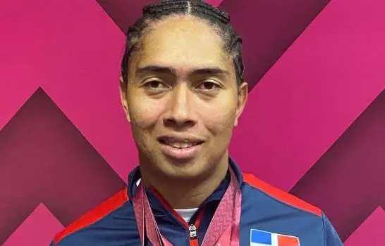 Dominicana Yudelina Mejía conquista oro en un Mundial de Halterofilia