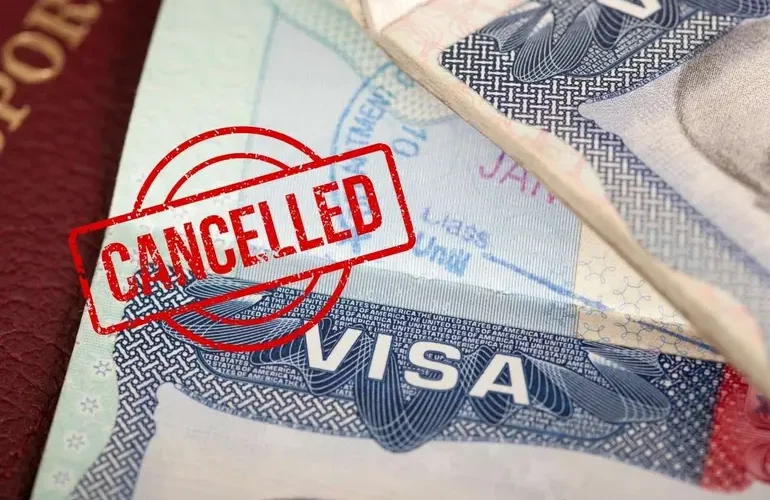 EE.UU. revoca visa a seis personas por criticar al activista fallecido Charlie Kirk
